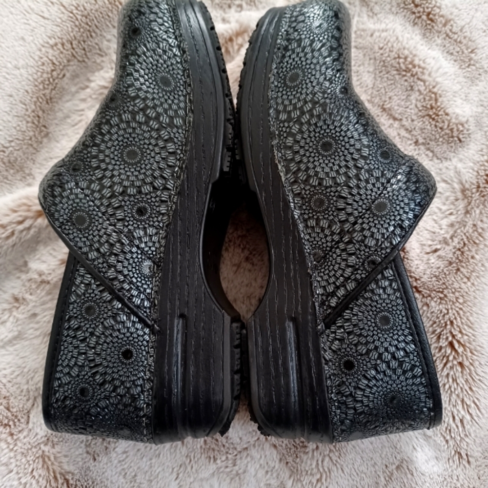 Dansko Professional Clog Black/Silver Geometic Circle Pattern Size 37 or 6.5 US